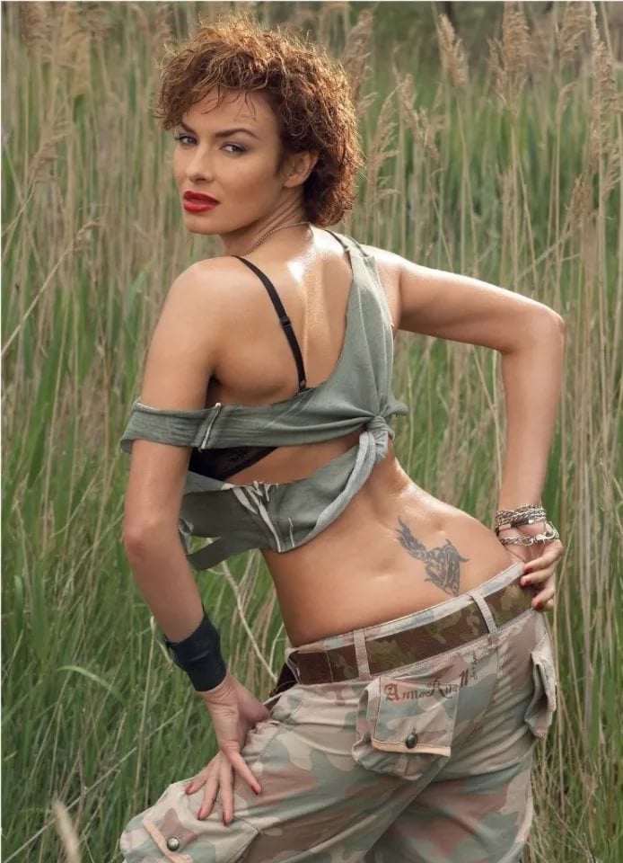 Mortal Kombat-dan Sony Blade jinsi Yirtqich kaltaklar porno